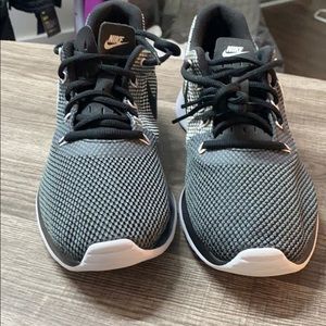 Nikes men athletic shoes size 8 brand new